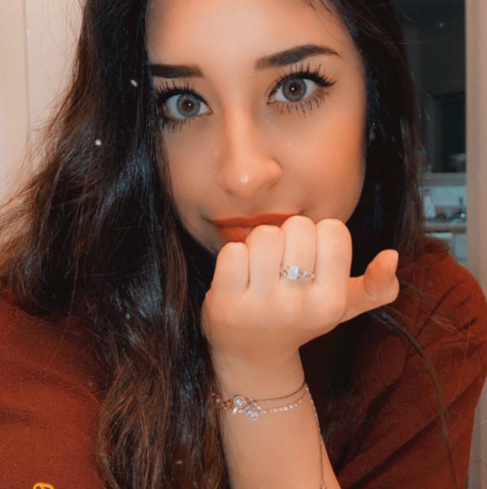 Meet your Posher, Daniela